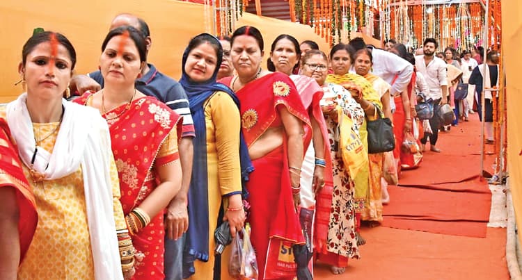 भक्तों से गुलजार मां का दरबार