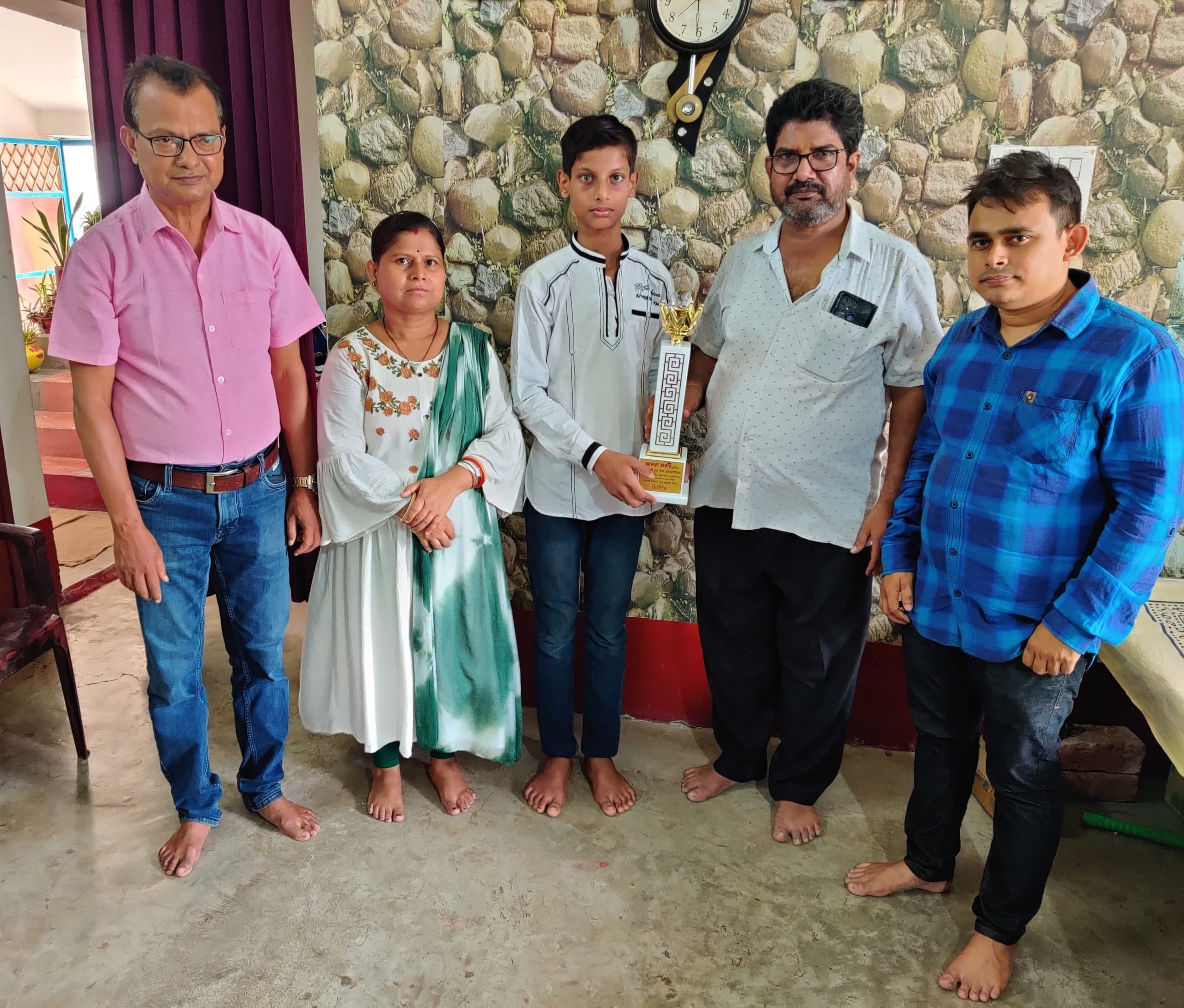 सिलीगुड़ी शतरंज प्रतियोगिता में आयुष ने द्वितीय स्थान प्राप्त कर किशनगंज का नाम किया रौशन