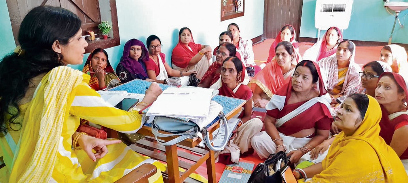 आंगनबाड़ी सेविकाओं को दी गयी पीएम मातृत्व वंदना व सीएम कन्या उत्थान योजना की जानकार