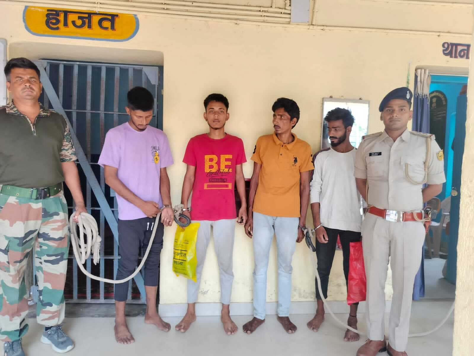 चार बकरियों के साथ चार  चोर गिरफ्तार