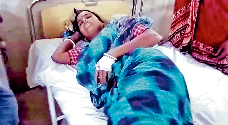 तृणमूल नेता के घर हमला दो महिला व किशोर जख्मी