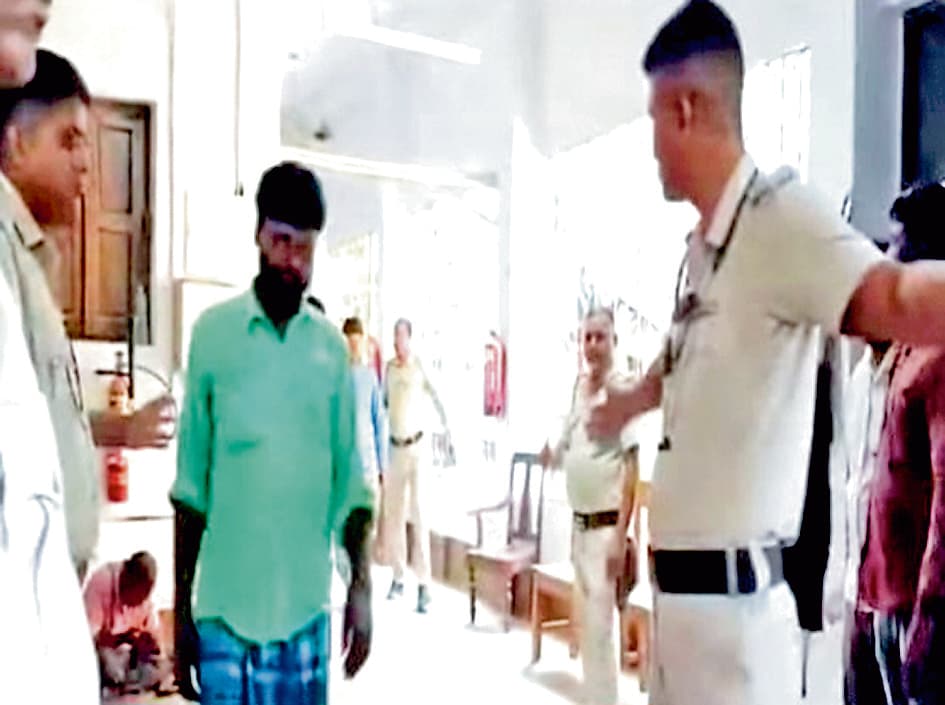 भाजपा बूथ अध्यक्ष के घर, दुकान पर हमला करने के मामले में तृणमूल के आठ कार्यकर्ता गिरफ्तार