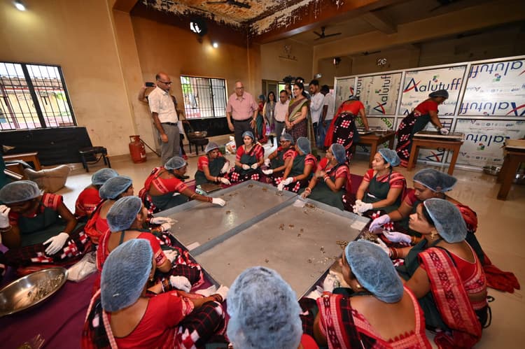 ओएमबीएडीसी की टीम ने सुंदरगढ़ में विकास परियोजनाओं की समीक्षा की