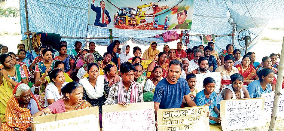 जब तक मंत्री या सांसद नहीं आते, तब तक अनशन करेंगे बस्तीवासी