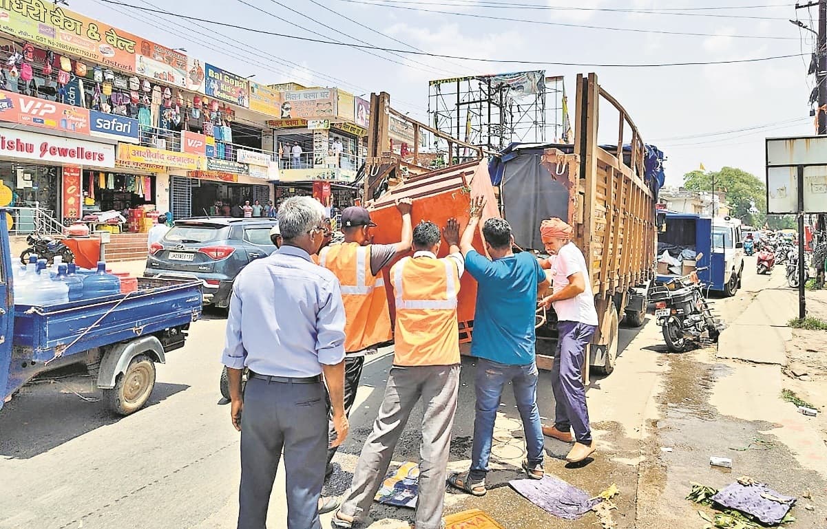 बरियातू रोड और हटिया से हटाया गया अतिक्रमण