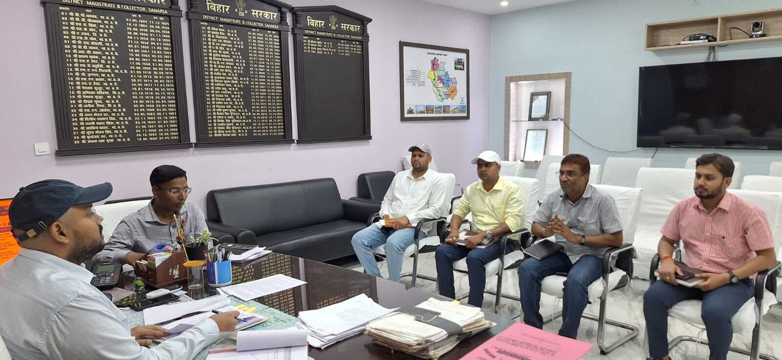 डीएम ने की राष्ट्रीय राजमार्ग संख्या 327 ई व 107 के निर्माण कार्य के प्रगति की समीक्षा