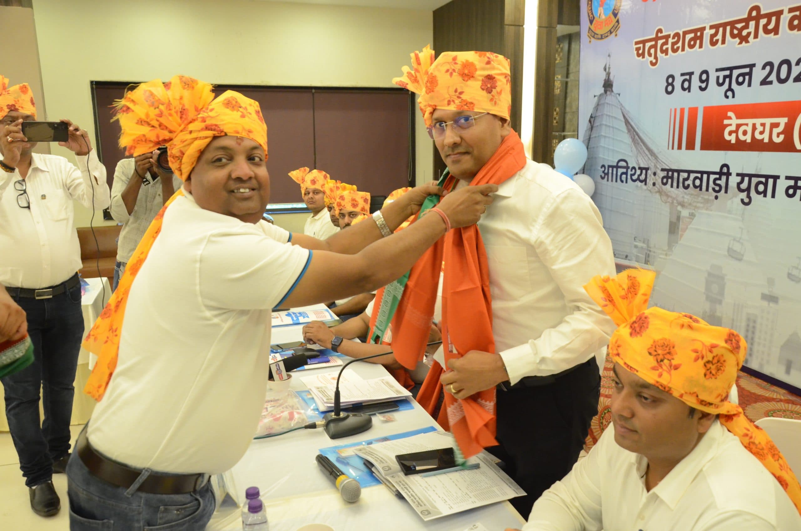 सामाजिक कार्यों को बढ़ावा देने व लोगों की सहायता करने पर चर्चा