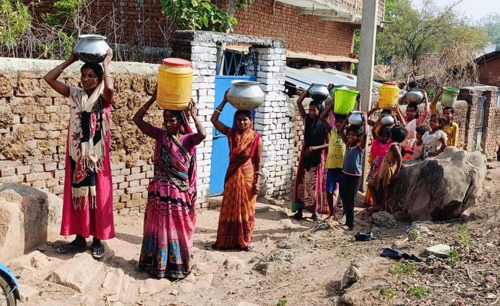 नागलोक गांव में पानी के लिए लोगों ने किया हंगामा