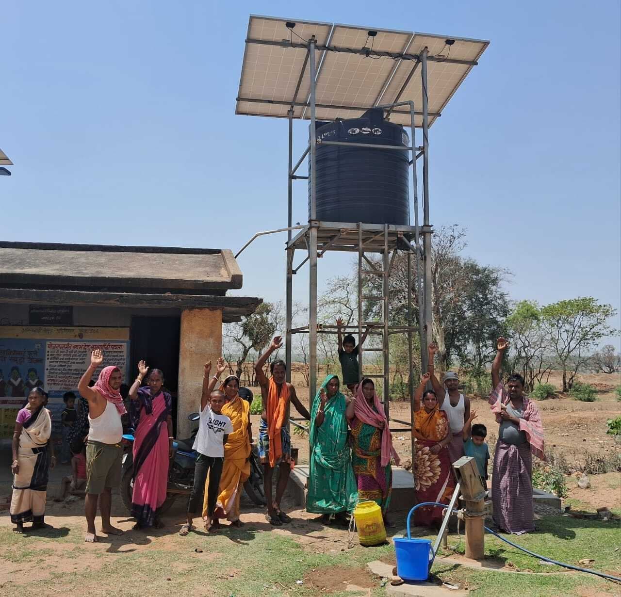 जलमीनार का मोटर खराब, ग्रामीणों में पेयजल की समस्या