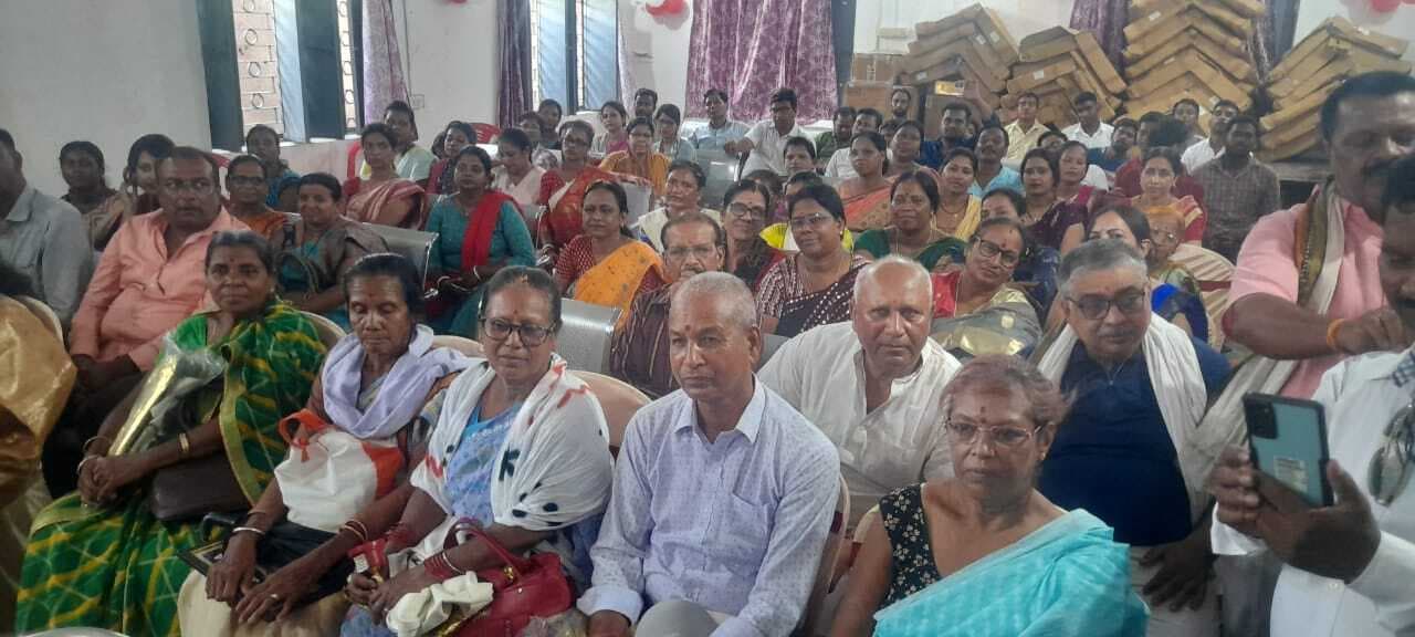 सीएस ने डेढ़ दर्जन सेवानिवृत्त कर्मियों को किया सम्मानित