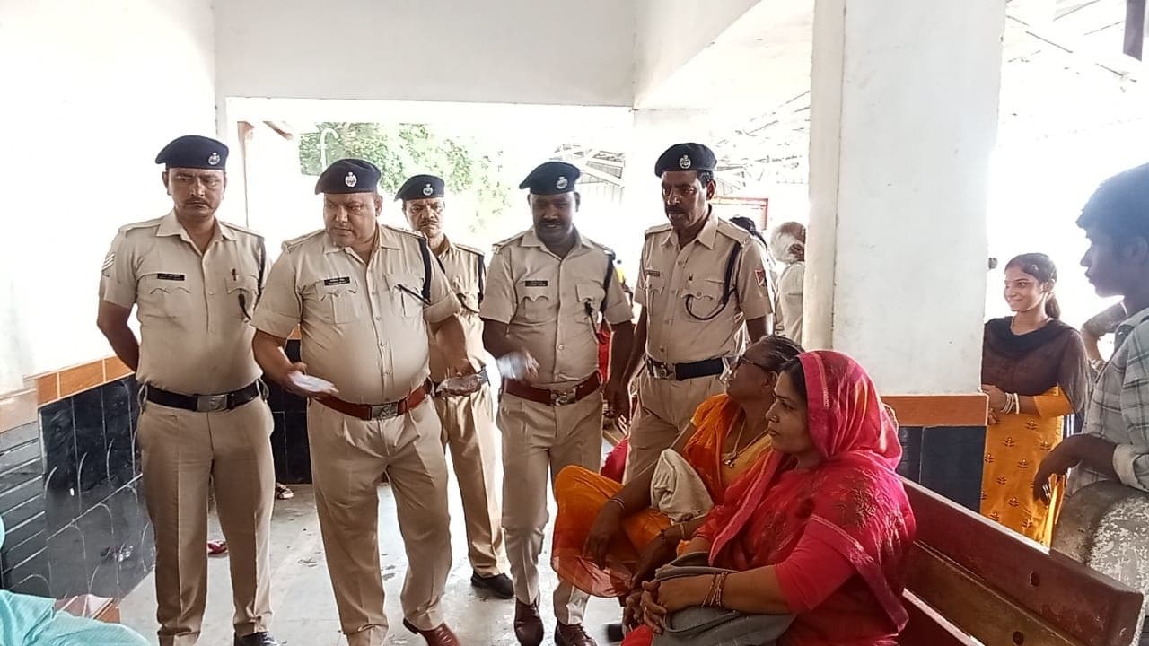 रेल केबुल तार के साथ दो नाबालिग गिरफ्तार