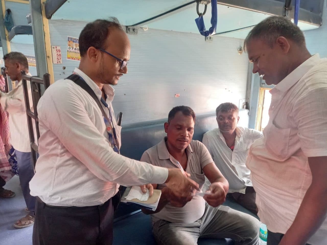 मेगा टिकट चेकिंग अभियान में 4913 बेटिकट मामले आये सामने