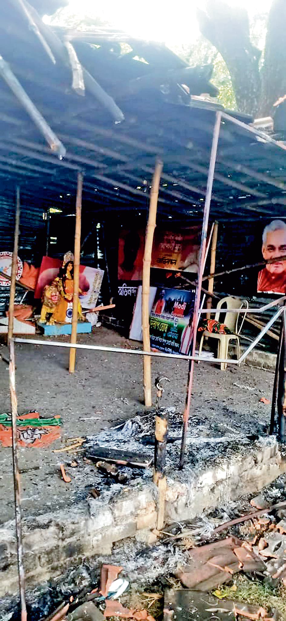 भाजपा कार्यालय में लगी आग, गरमायी राजनीति