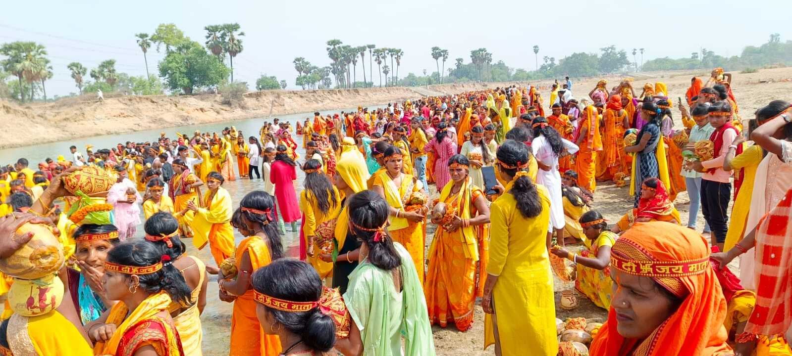 कलशयात्रा में शामिल हुए सैकड़ों भक्त
