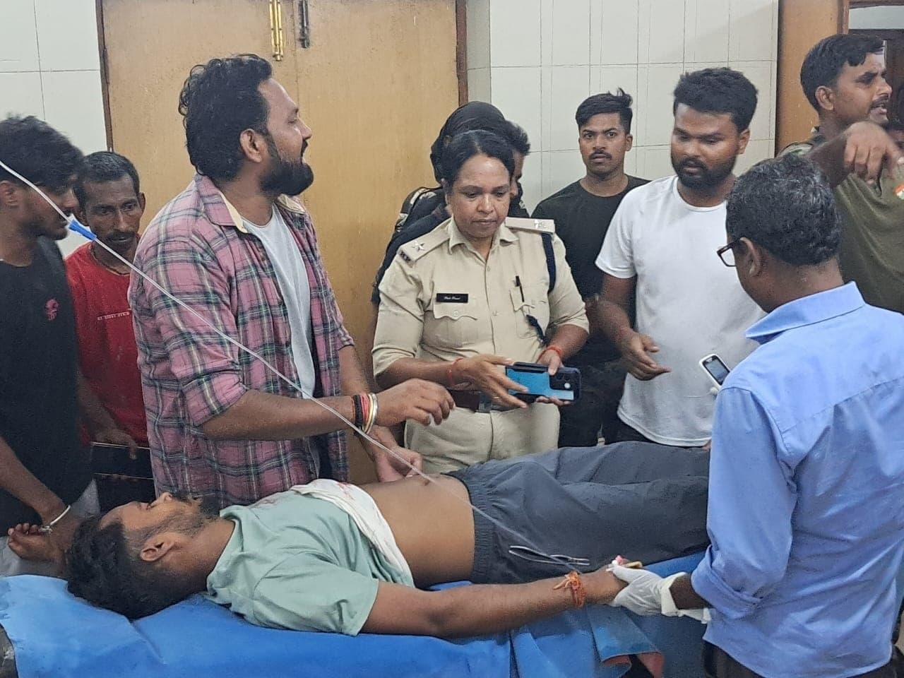 भूमि विवाद में फायरिंग, सेवानिवृत्त रेल कर्मी की मौत, छात्र नेता सहित दो की हालत नाजुक