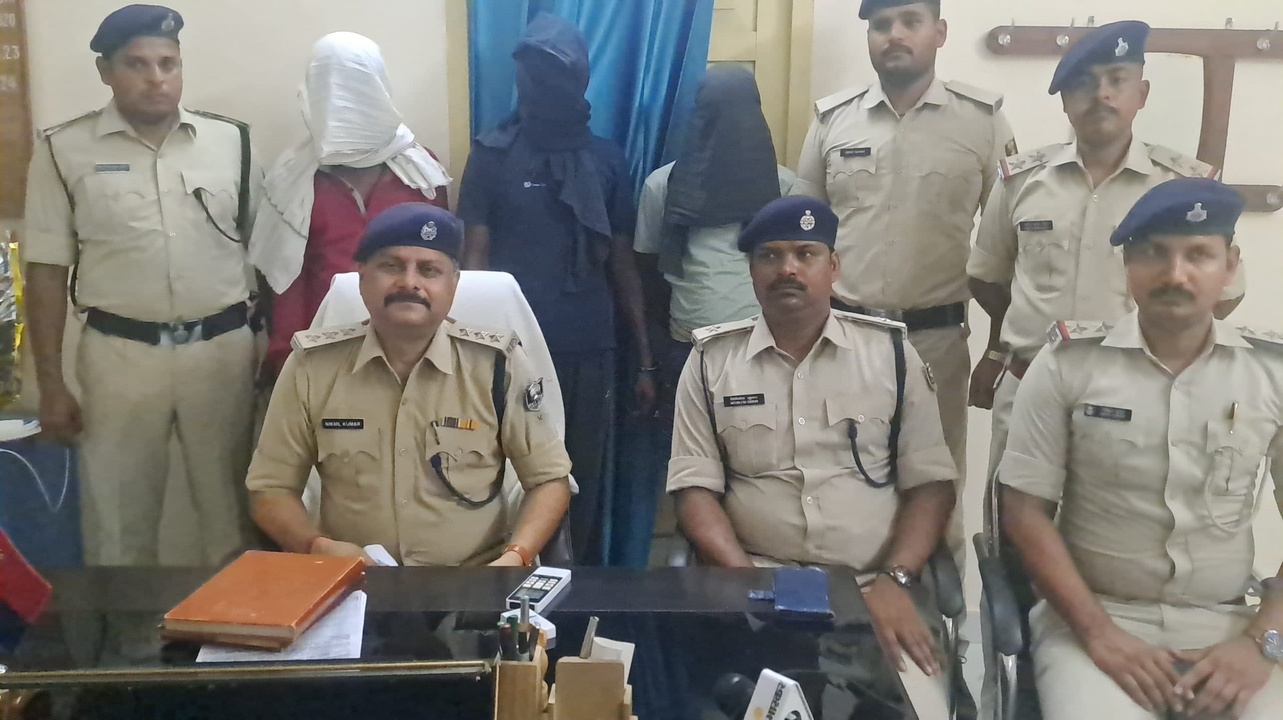 चोरी हुए 10 लाख के लोहे के स्क्रैप के साथ तीन गिरफ्तार