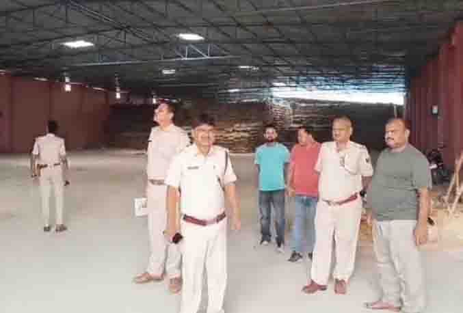 गार्ड को बंधक बना बदमाशों ने 227 बोरा मक्का लूटा