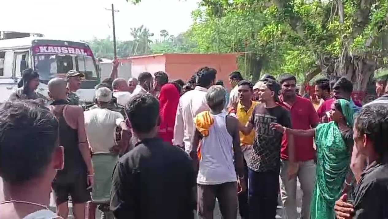 सड़क दुर्घटना में घायल की मौत, मुआवजे की मांग को लेकर किया सड़क जाम