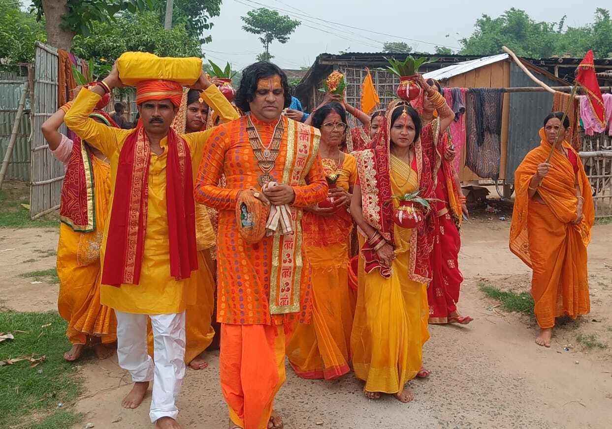 251 कन्याओं ने निकाली कलश यात्रा