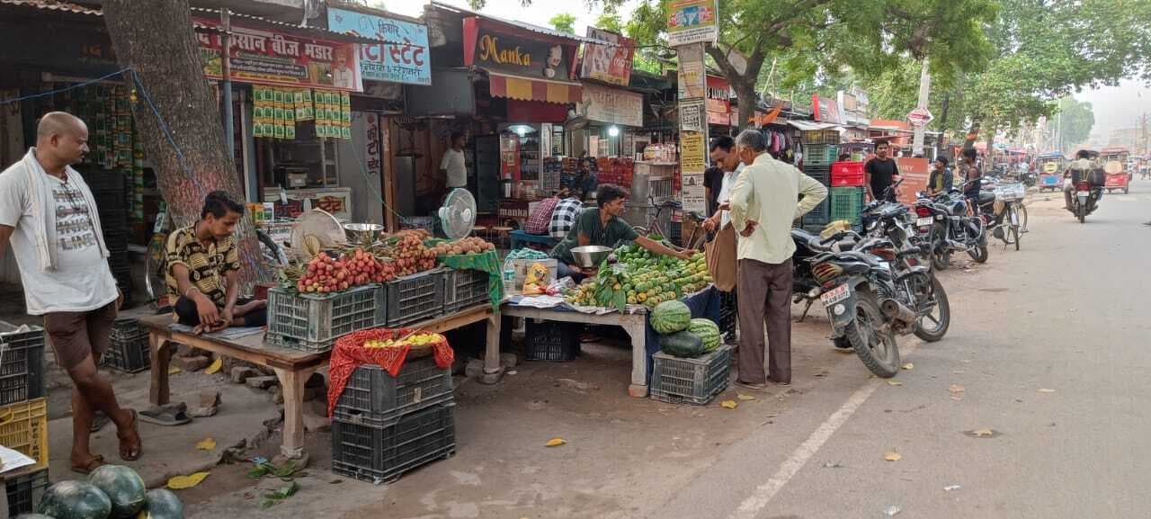 साहब ने तो चालान काट दिया, लेकिन शहर में नहीं है पार्किंग की व्यवस्था