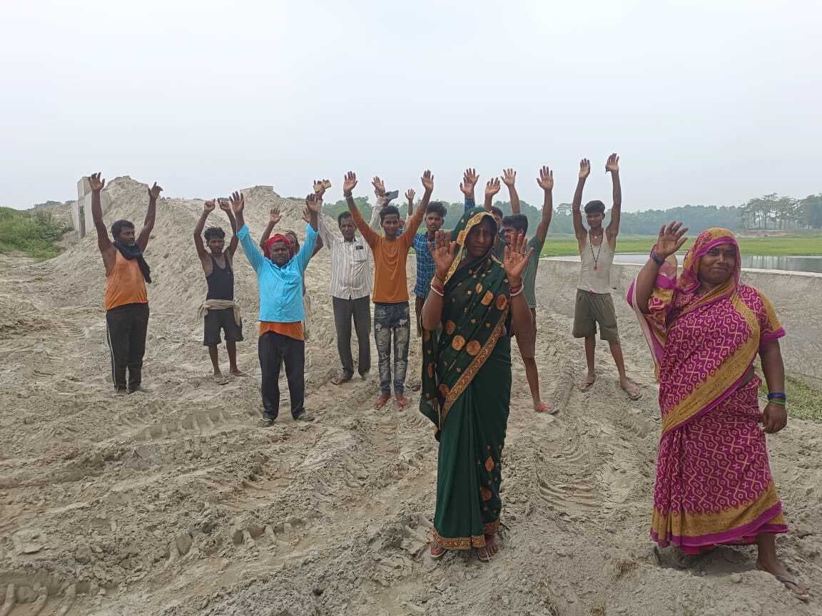 महज 200 मीटर सड़क नहीं बनने से ग्रामीणों ने जताया आक्रोश