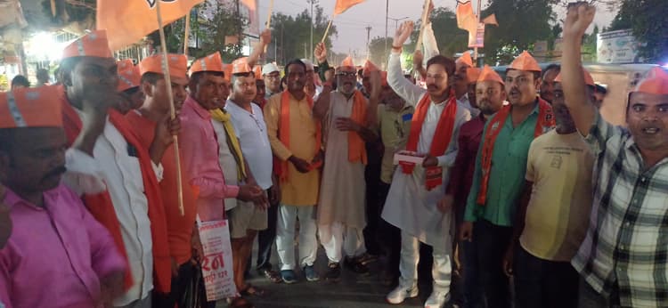 आ गया मोदी ही, जश्न में डूबे समर्थक व कार्यकर्ता