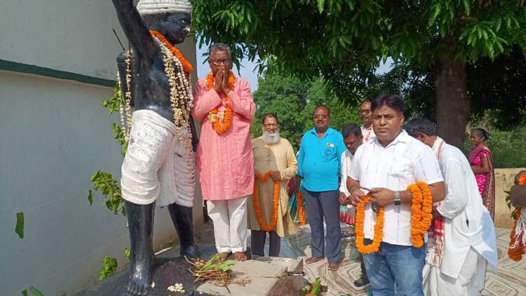 बिरसा मुंडा को सांसद व विधायक ने दी श्रद्धांजलि