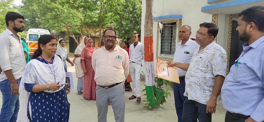गठित टीम के सदस्यों ने की पीएचसी पहुंच कर जांच
