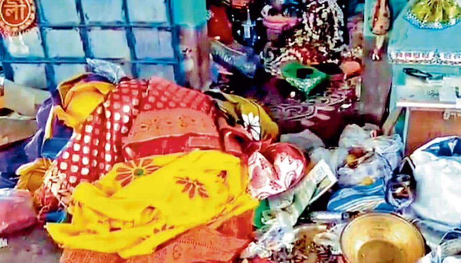 साधना के नाम पर ठगी का आरोप, साध्वी हिरासत में