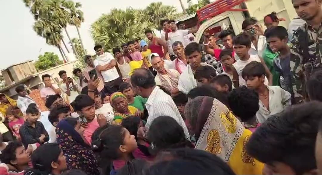 धनरूआ में पानी के लिए ग्रामीणों ने जाम की सड़क