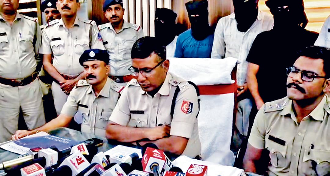 एडीपीसी पुलिस ने ऑनलाइन ट्रांसपोर्टिंग ऐप से ठगी के मामले में जमुई के गिरोह को दबोचा