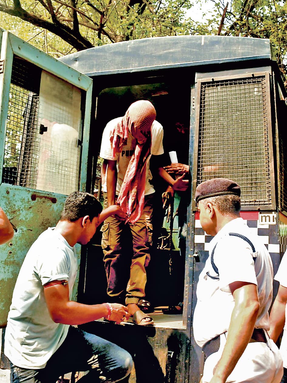 मटियाबुर्ज में बिहार के चार व्यापारियों से  "2.85 लाख की लूट, तीन गिरफ्तार