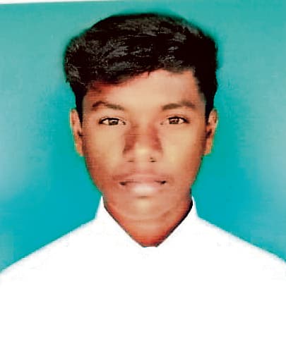 चलती बाइक पर बना रहा था रील्स, ट्रक से टकराया और हो गयी मौत