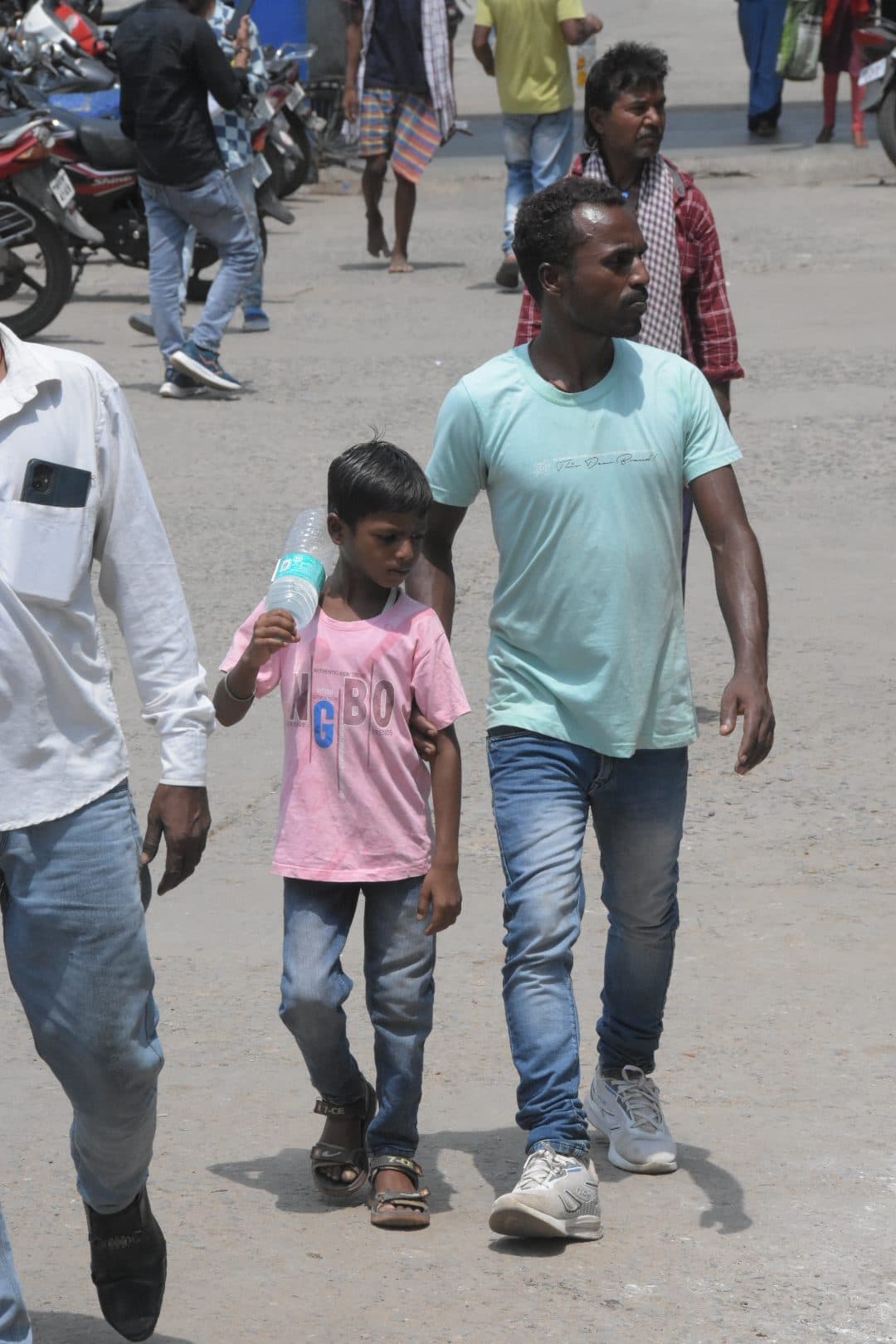 भीषण गर्मी में एसएनएमएमसीएच में नसीब नहीं हो रहा ठंडा पानी