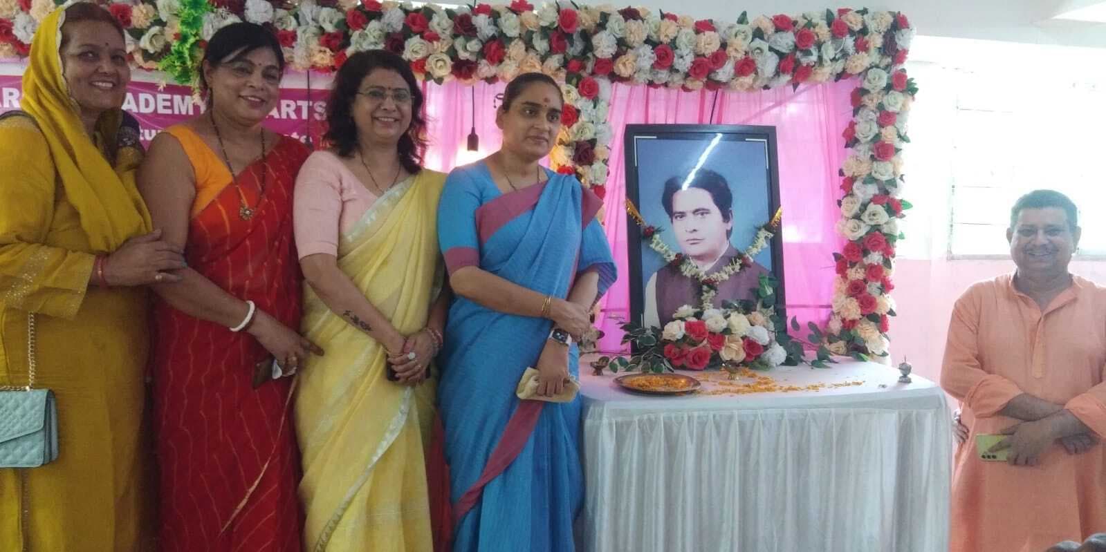 श्री जनार्दन एकेडमी ऑफ आर्ट ने लगायी है प्रदर्शनी