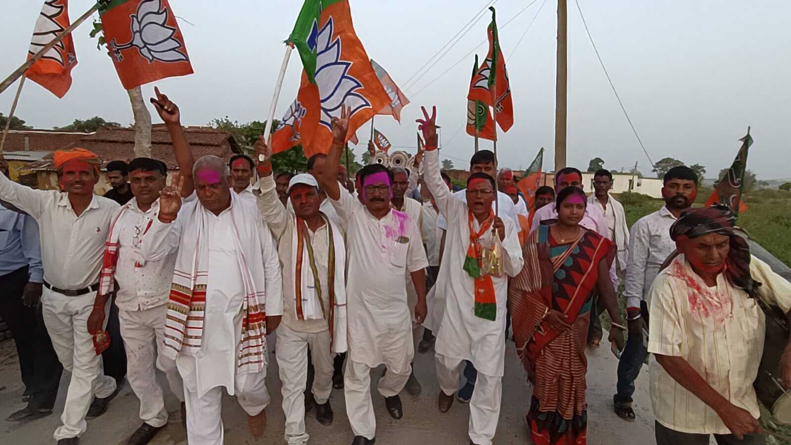 नरेंद्र मोदी को तीसरी बार प्रधानमंत्री बनने पर निकाला विजय जुलूस