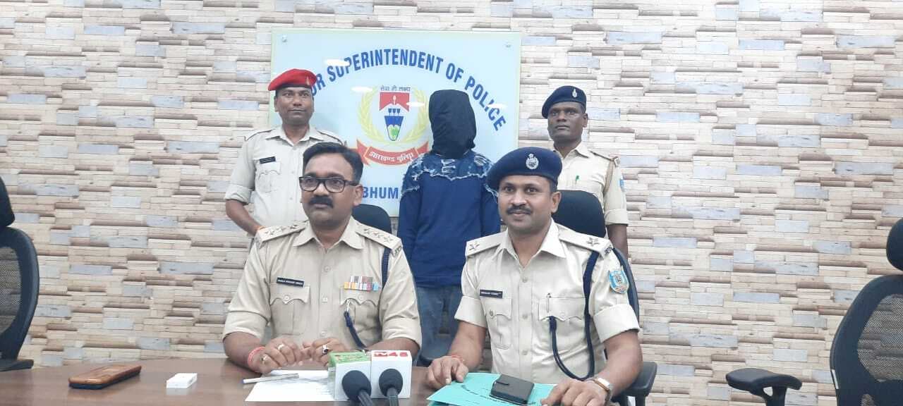 मानगो : घर से गहना व नकद चोरी करने वाला गिरफ्तार