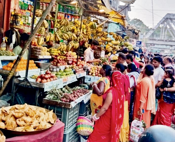 Lakhisarai News : स्टेशन के समीप दुकानदारों ने कर रखा है सड़क का अतिक्रमण, राहगीर परेशान