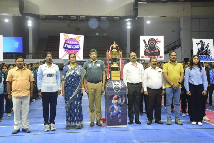 वुमेन कबड्डी लीग में बेटियों ने दिखाया दम