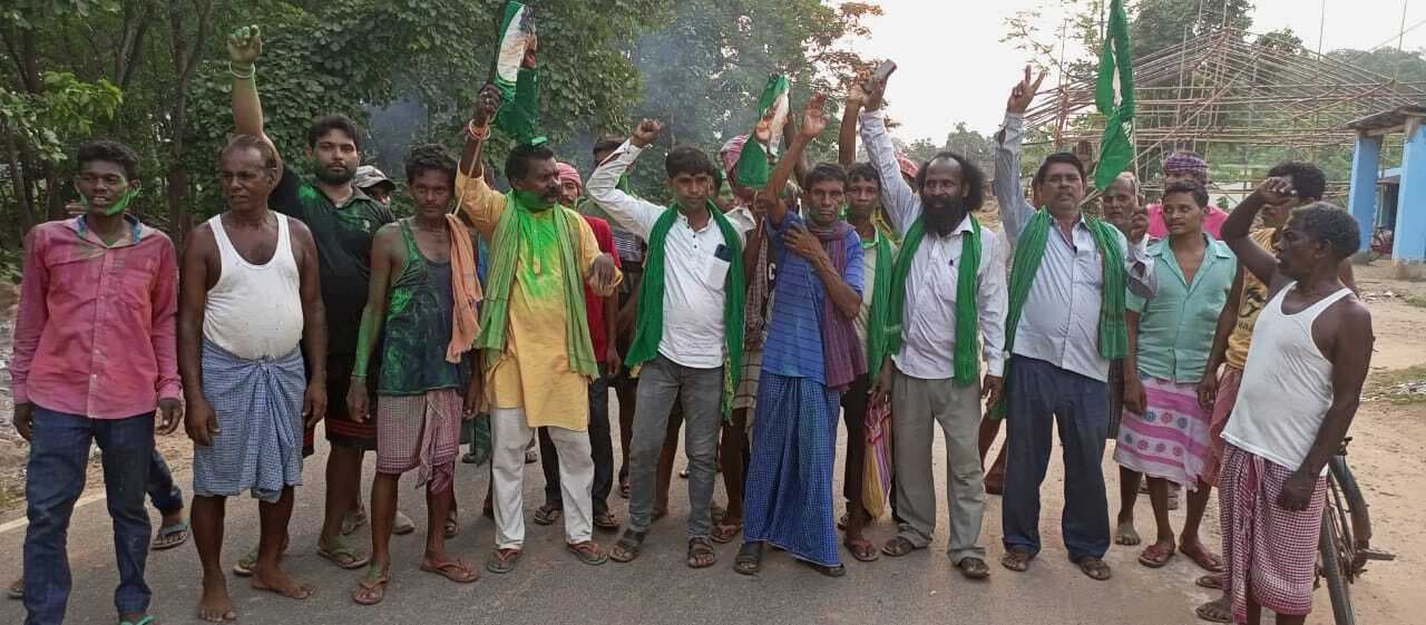 झामुमो कार्यकर्ताओं ने निकाला विजय जुलूस