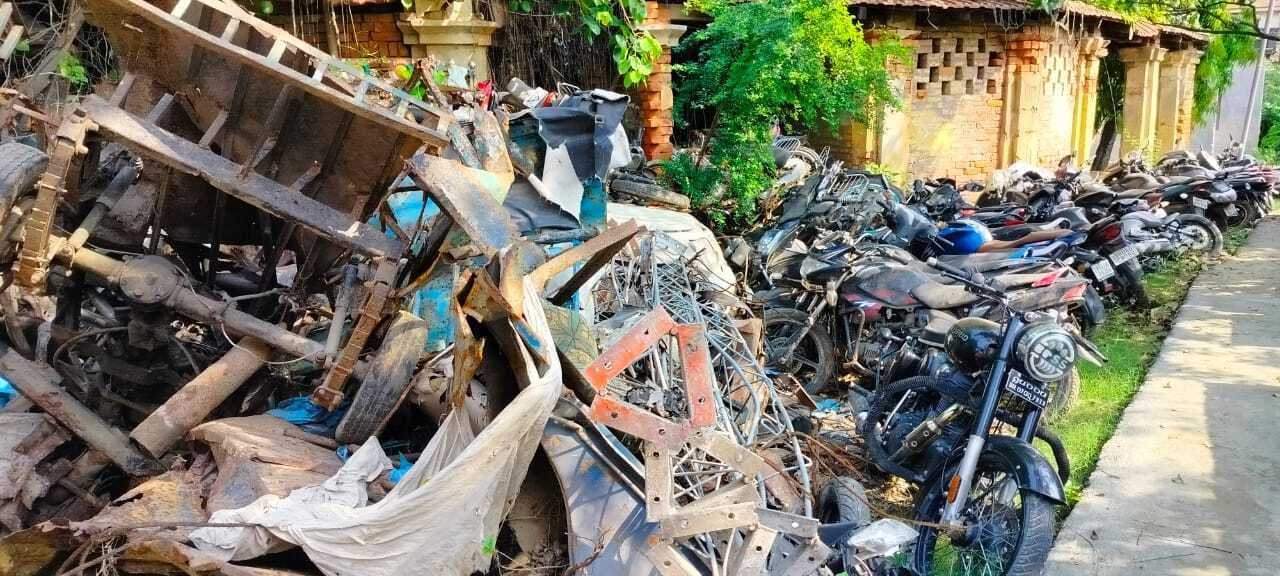 जिन वाहनों के मिल सकते थे लाखों रुपये, लोहा-टीना के भाव तौलकर मिलेगी उनकी कीमत