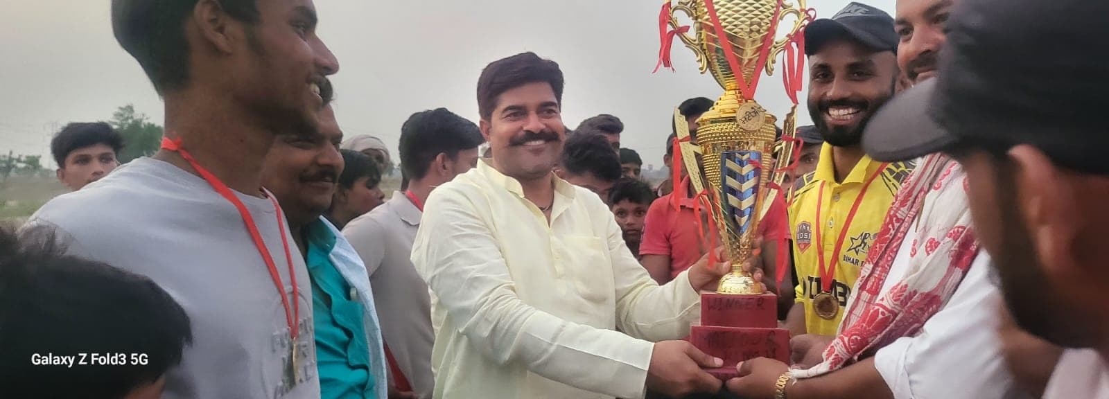 क्रिकेट टूर्नामेंट का विजेता बना बेड़ी