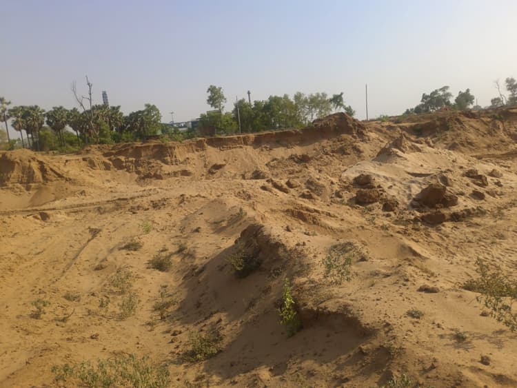 बिक्रम में बड़े पैमाने पर हो रहा बालू खनन