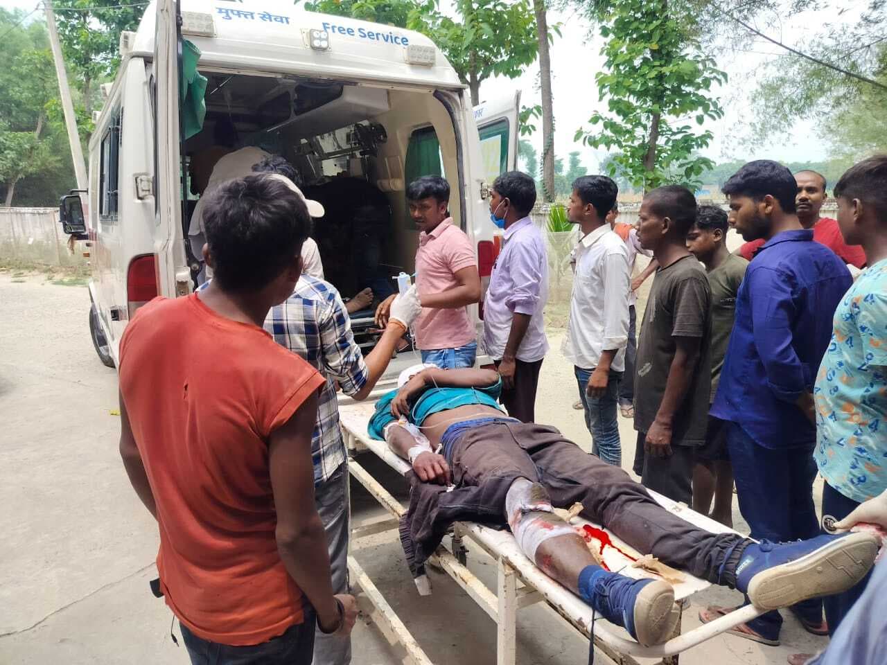 टोटो-बाइक टक्कर में दो की हालत गंभीर, रेफर