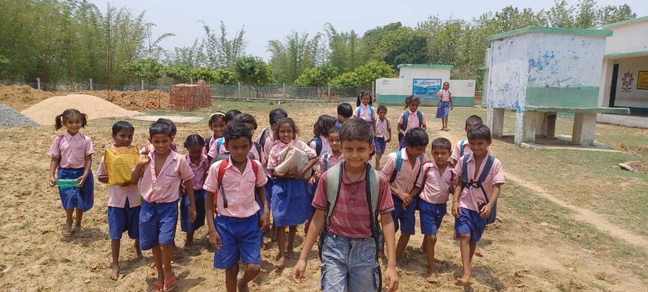 जामताड़ा में तापमान 42 डिग्री के पार, भीषण गर्मी में भी स्कूलों का हो रहा संचालन