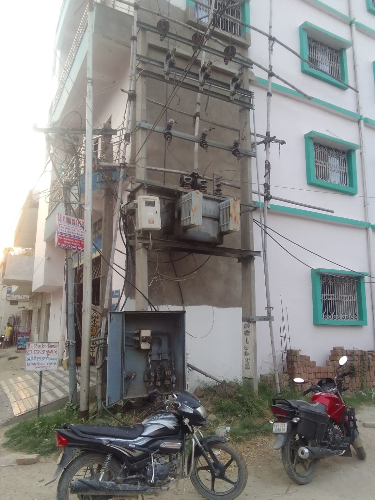 विवेक बिहार व नक्कू स्थान के उपभोक्ताओं में आक्रोश