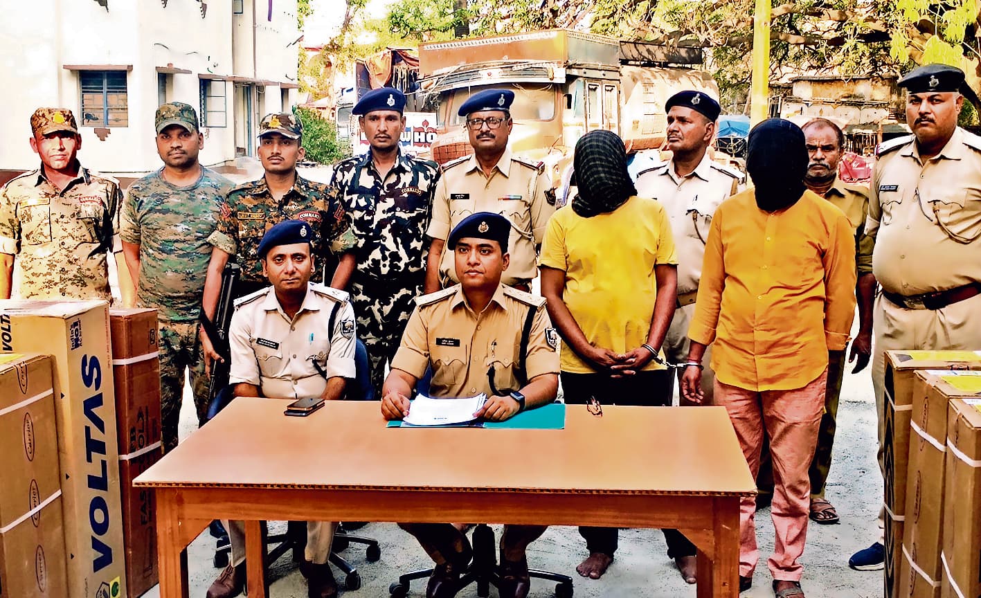 दो गिरफ्तार, 14 एसी बरामद, एक ट्रक जब्त