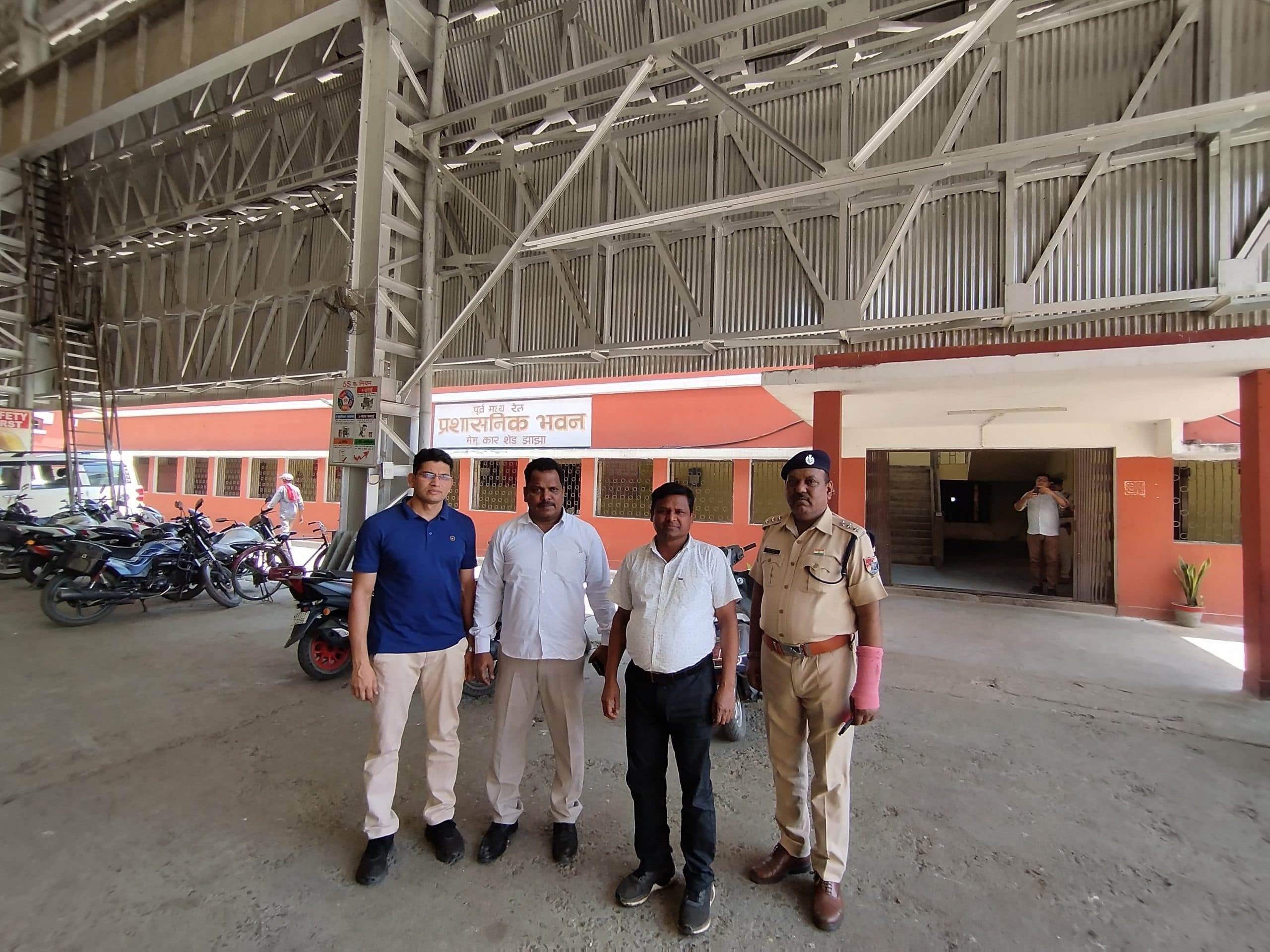 जली बोगी में शराब की बोतल कैसे आयी, हो रही जांच