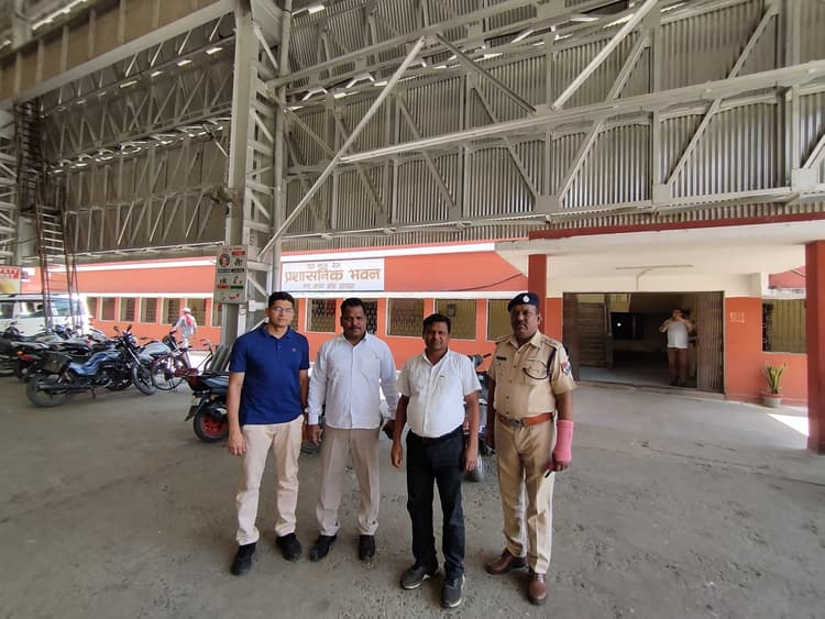 जली बोगी में शराब की बोतल कैसे आयी, हो रही जांच