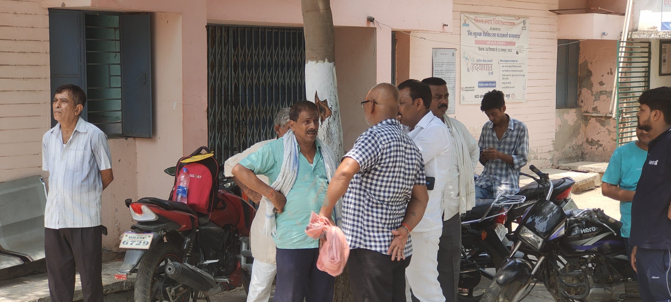 अमन ही चला रहा था कार